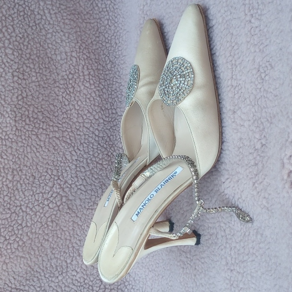 Manolo Blahnik Cream Mules w/blingy strap Pre-owned beauties Size EU 36.5- Offer
